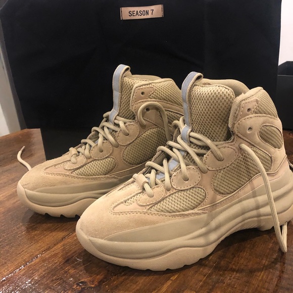 Never worn- Yeezy- taupe thick suede desert boot - Picture 4 of 7